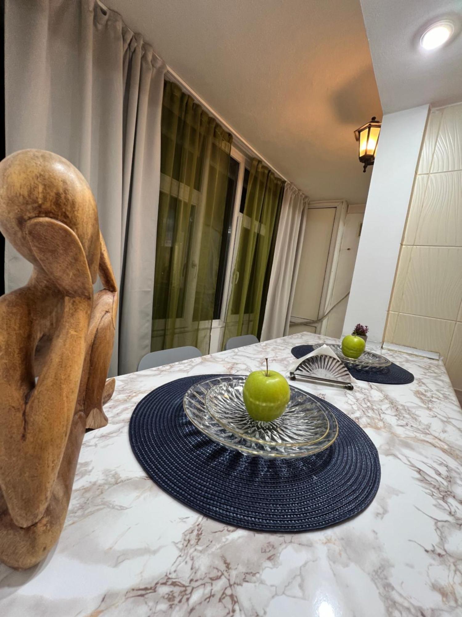 Kiwi Apart-Hotel 1Br Wi-Fi Free - Close To Old Town - Cozy Location - Shorter Or Longer Stay - R&M Boutique Bukares Bagian luar foto